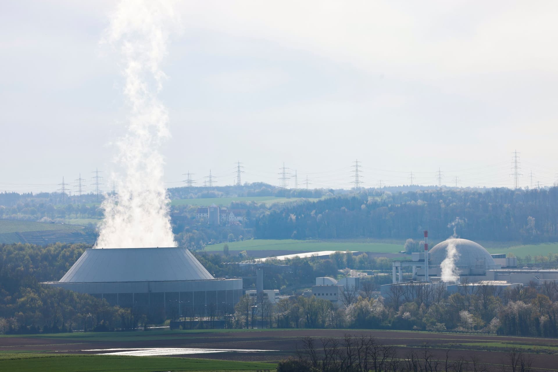 ألمانيا تغلق آخر 3 محطات نووية ضمن خطة التحول للطاقة المتجددة