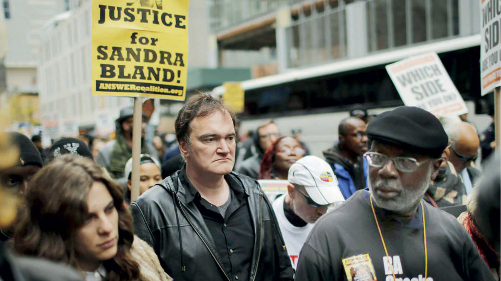 كوينتين تارانتينو .. مخرج أفلام العنف في مواجهة وحشية الشرطة