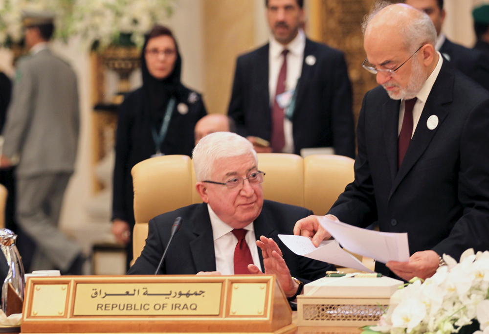 الملك من قمة الرياض يدعو قادة القمة إلى تأسيس مجالس لرجال الأعمال والتجارة الحرة