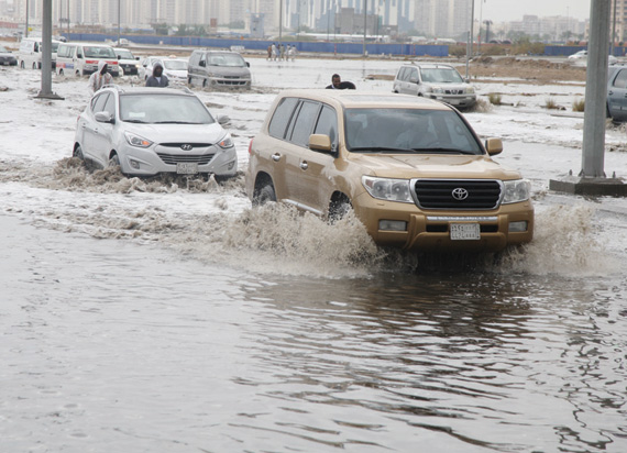 غرفة عمليات مشتركة بين جهات حكومية لمتابعة بلاغات أمطار جدة