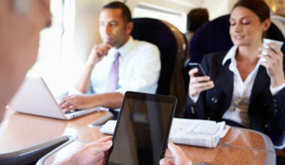 3.2 مليار نسمة في العالم يستخدمون وسائل الاتصالات الإلكترونية