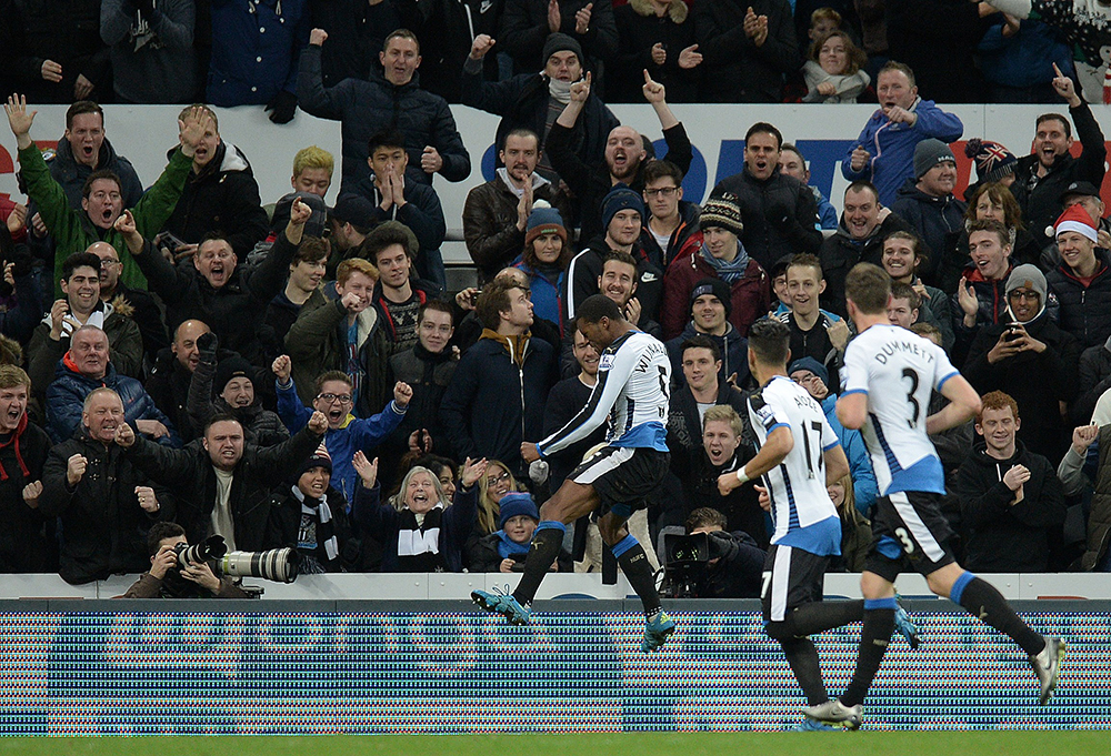 نيوكاسل يفاجىء ليفربول ويلحق به هزيمته الثانية بقيادة كلوب