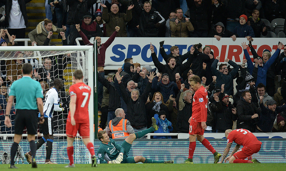 نيوكاسل يفاجىء ليفربول ويلحق به هزيمته الثانية بقيادة كلوب