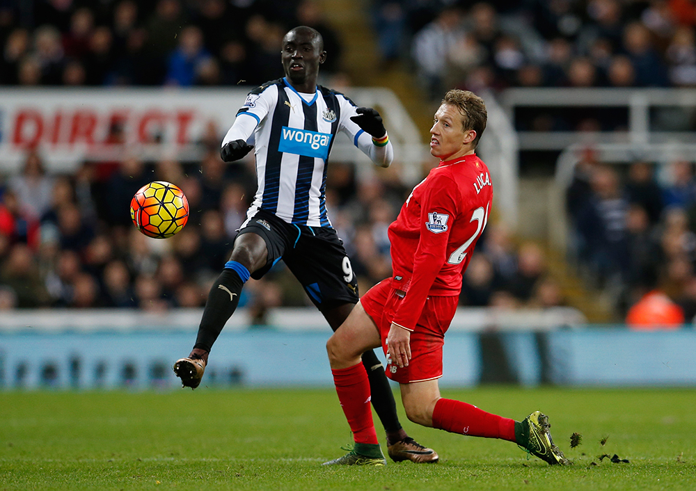 نيوكاسل يفاجىء ليفربول ويلحق به هزيمته الثانية بقيادة كلوب