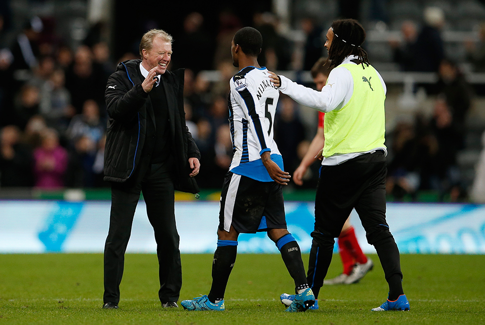 نيوكاسل يفاجىء ليفربول ويلحق به هزيمته الثانية بقيادة كلوب