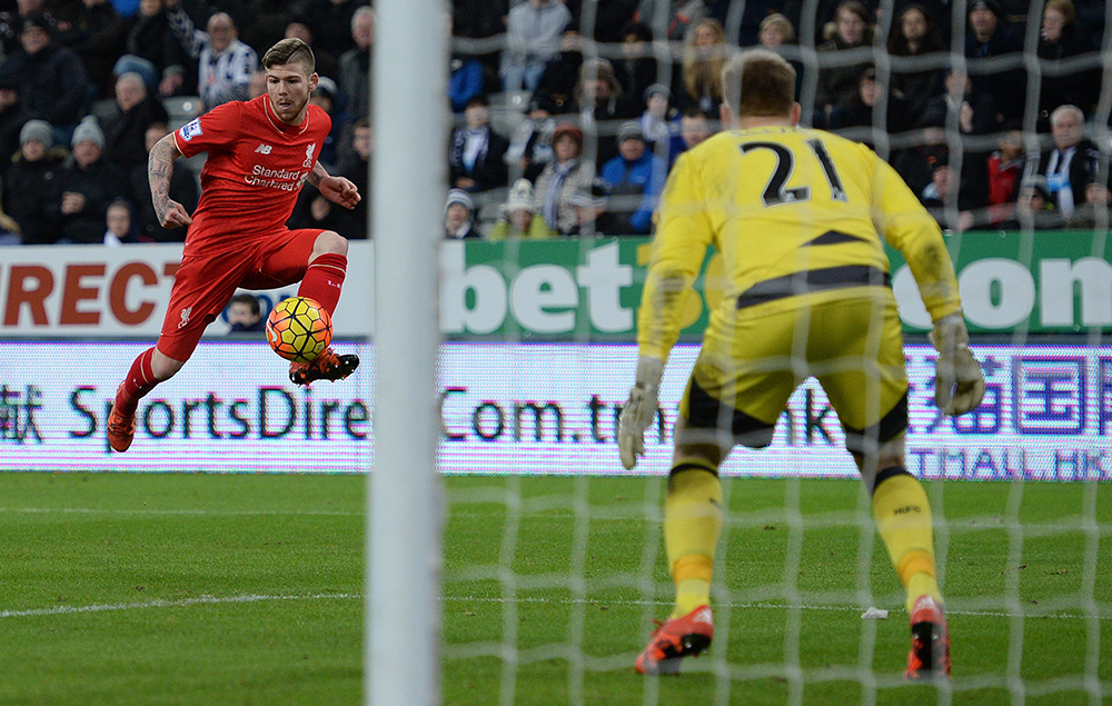 نيوكاسل يفاجىء ليفربول ويلحق به هزيمته الثانية بقيادة كلوب