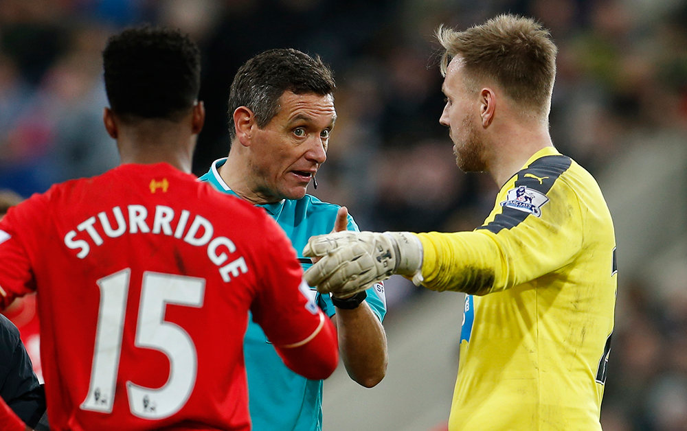 نيوكاسل يفاجىء ليفربول ويلحق به هزيمته الثانية بقيادة كلوب