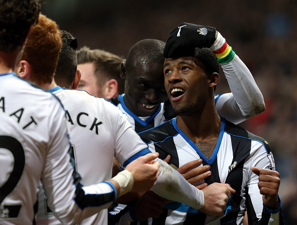 نيوكاسل يفاجىء ليفربول ويلحق به هزيمته الثانية بقيادة كلوب