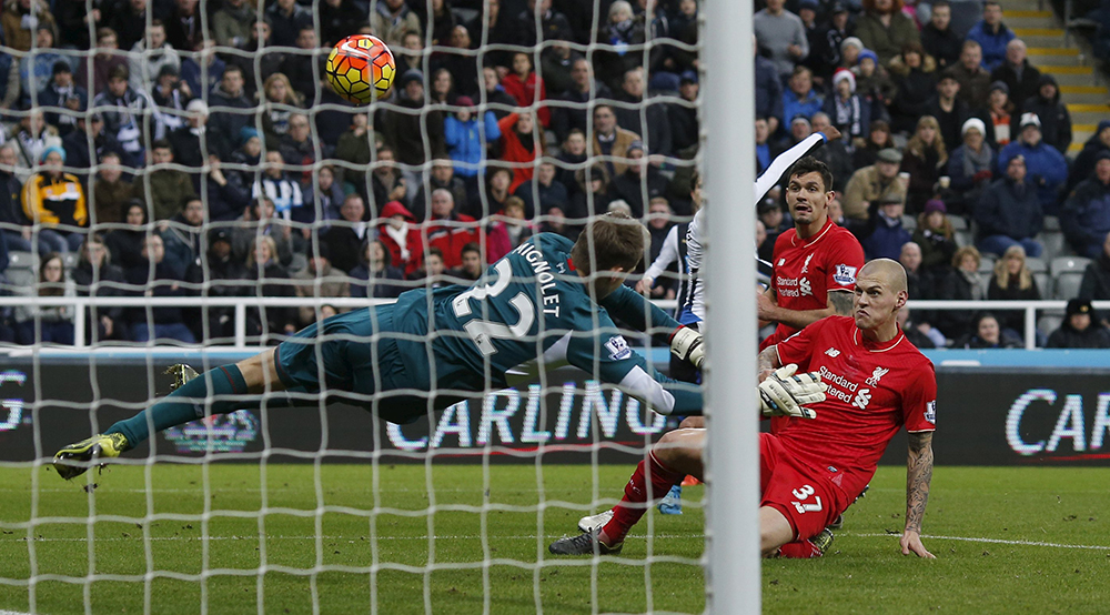 نيوكاسل يفاجىء ليفربول ويلحق به هزيمته الثانية بقيادة كلوب