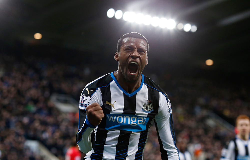 نيوكاسل يفاجىء ليفربول ويلحق به هزيمته الثانية بقيادة كلوب