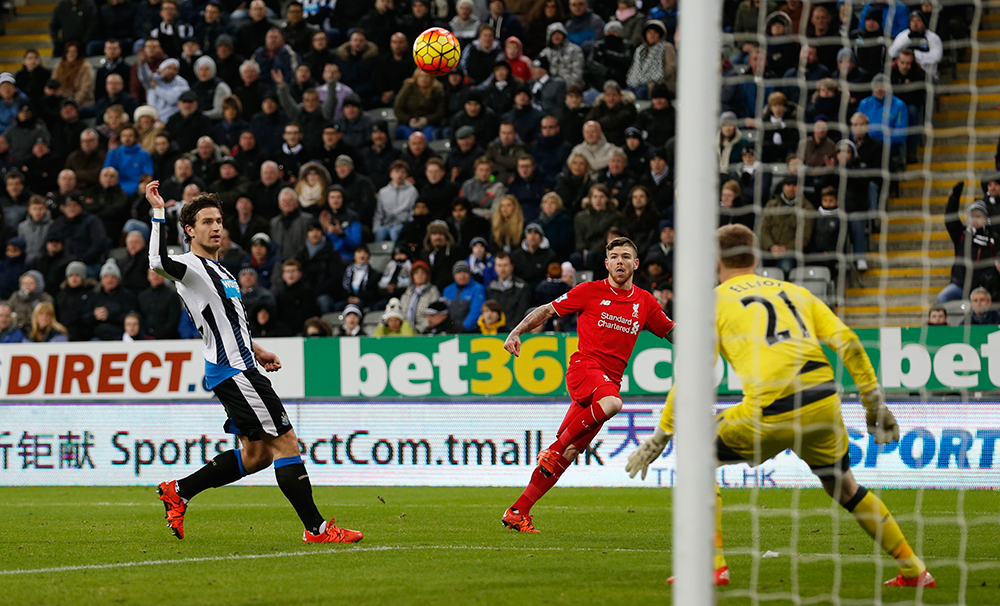 نيوكاسل يفاجىء ليفربول ويلحق به هزيمته الثانية بقيادة كلوب