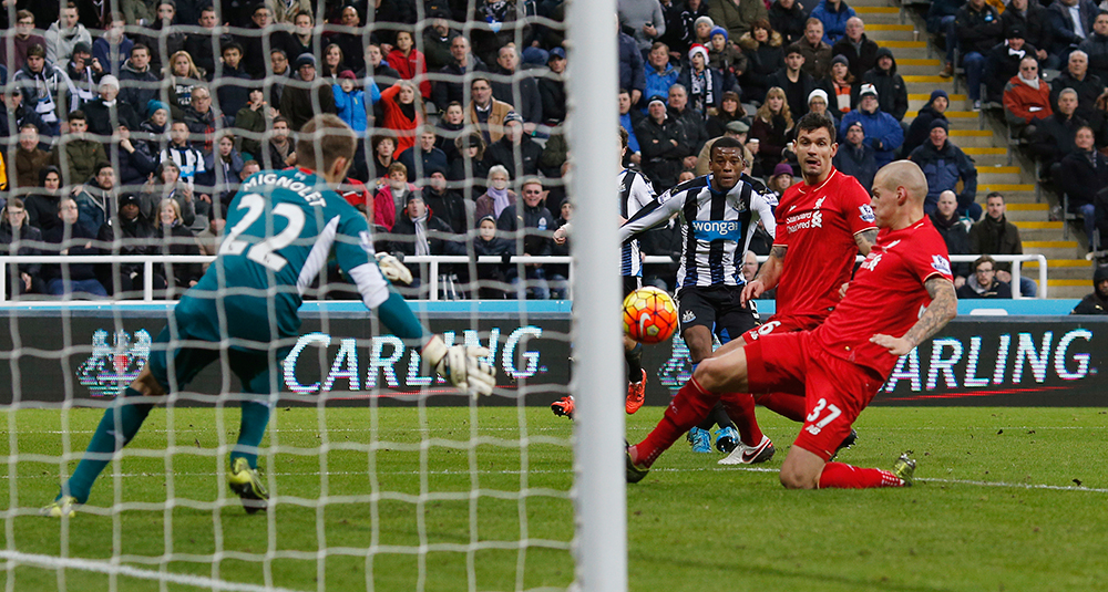 نيوكاسل يفاجىء ليفربول ويلحق به هزيمته الثانية بقيادة كلوب