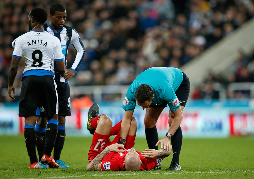 نيوكاسل يفاجىء ليفربول ويلحق به هزيمته الثانية بقيادة كلوب