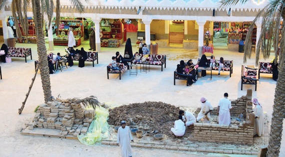 سوق المسوكف.. إحياء للموروث الشعبي والتراثي