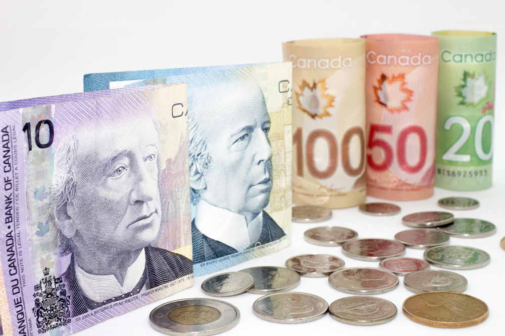 العملات المرتبطة بالنفط تهوي والدولار الكندي عند أقل مستوى في 11 عاما