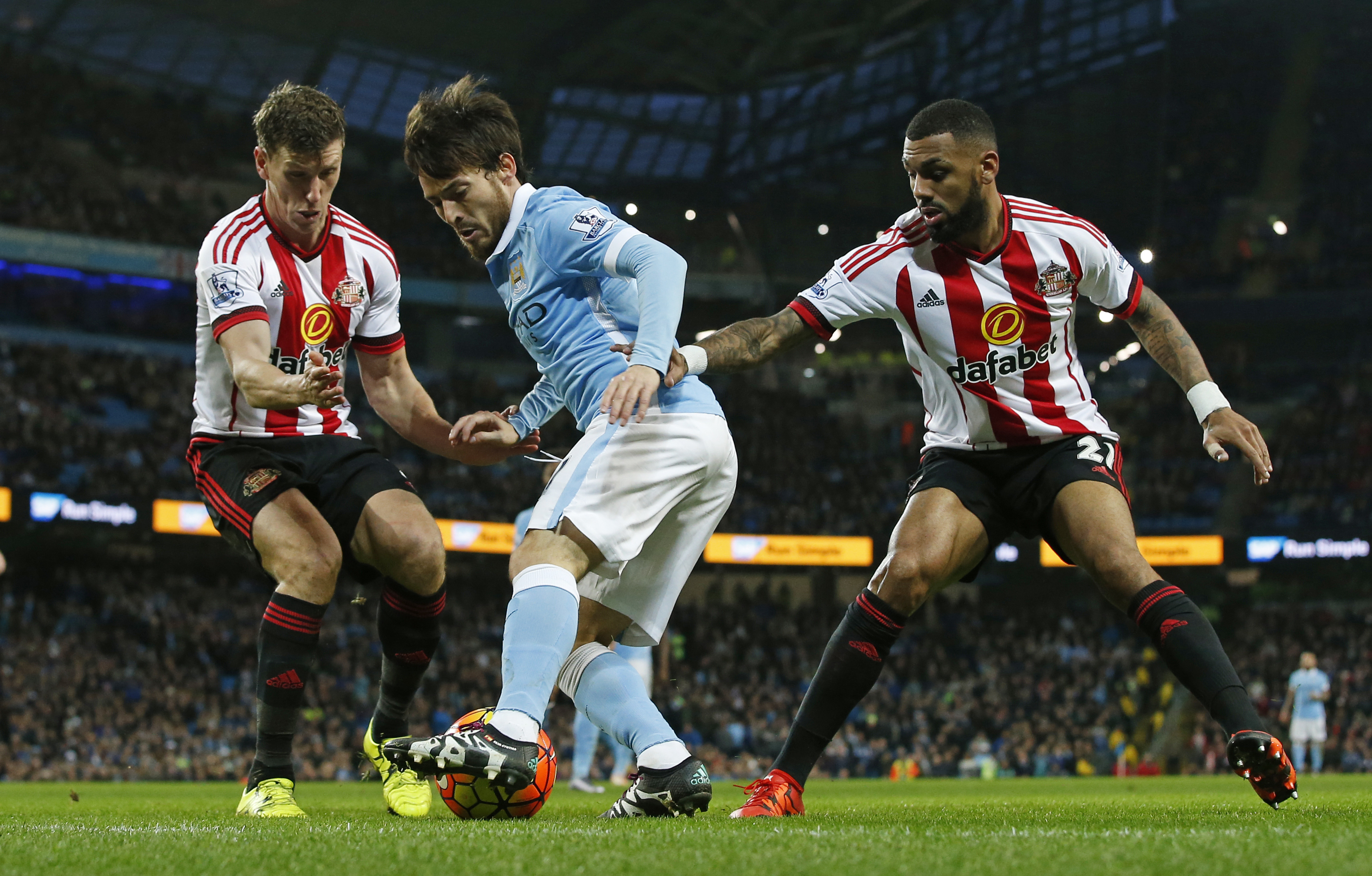 قصة مصورة: ليفربول يسقط ليستر .. ومصير فان غال في مهب الريح .. وبداية خجولة لهيدينك