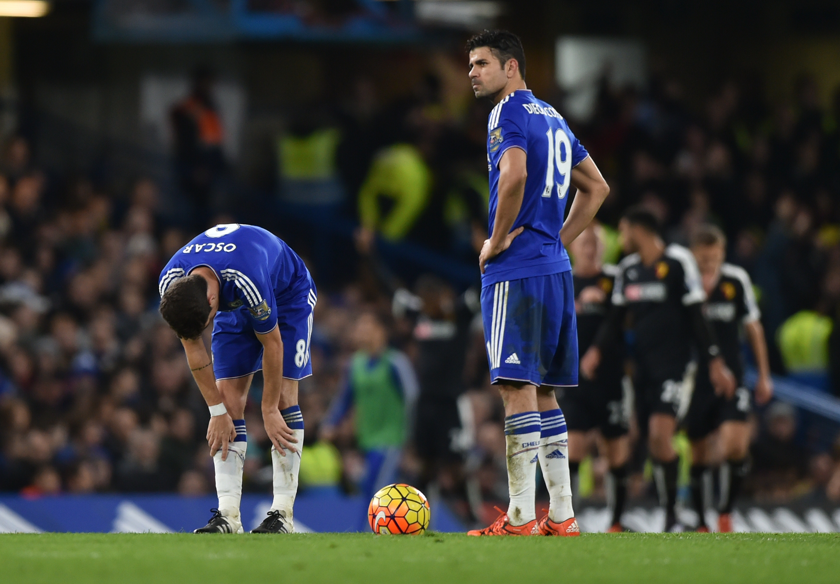 قصة مصورة: ليفربول يسقط ليستر .. ومصير فان غال في مهب الريح .. وبداية خجولة لهيدينك