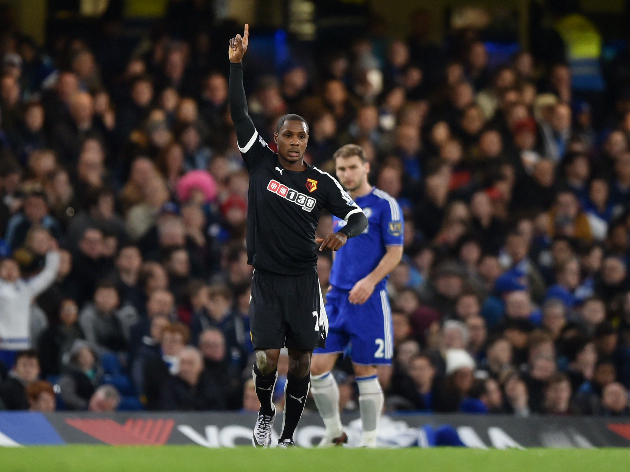 قصة مصورة: ليفربول يسقط ليستر .. ومصير فان غال في مهب الريح .. وبداية خجولة لهيدينك