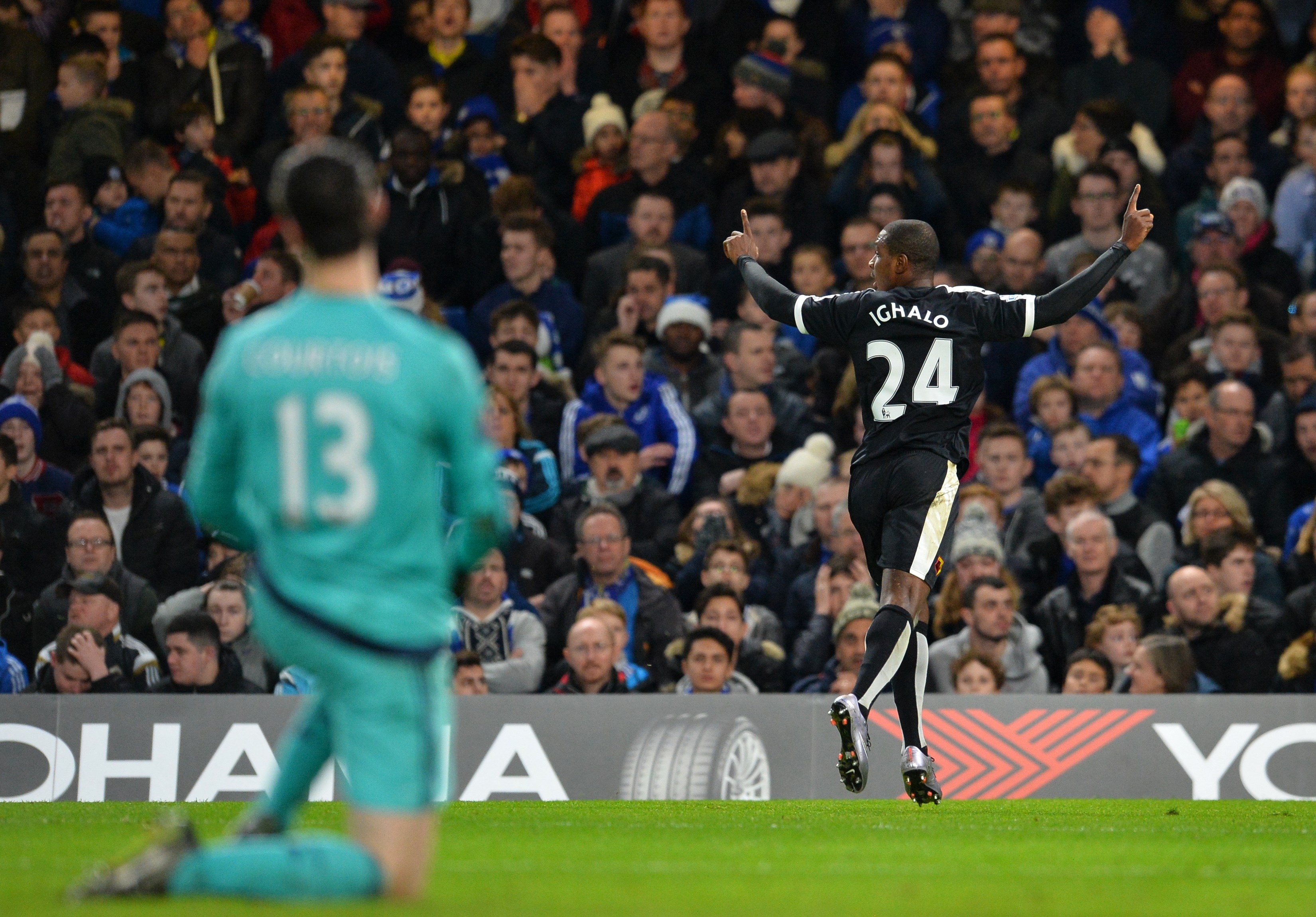 قصة مصورة: ليفربول يسقط ليستر .. ومصير فان غال في مهب الريح .. وبداية خجولة لهيدينك