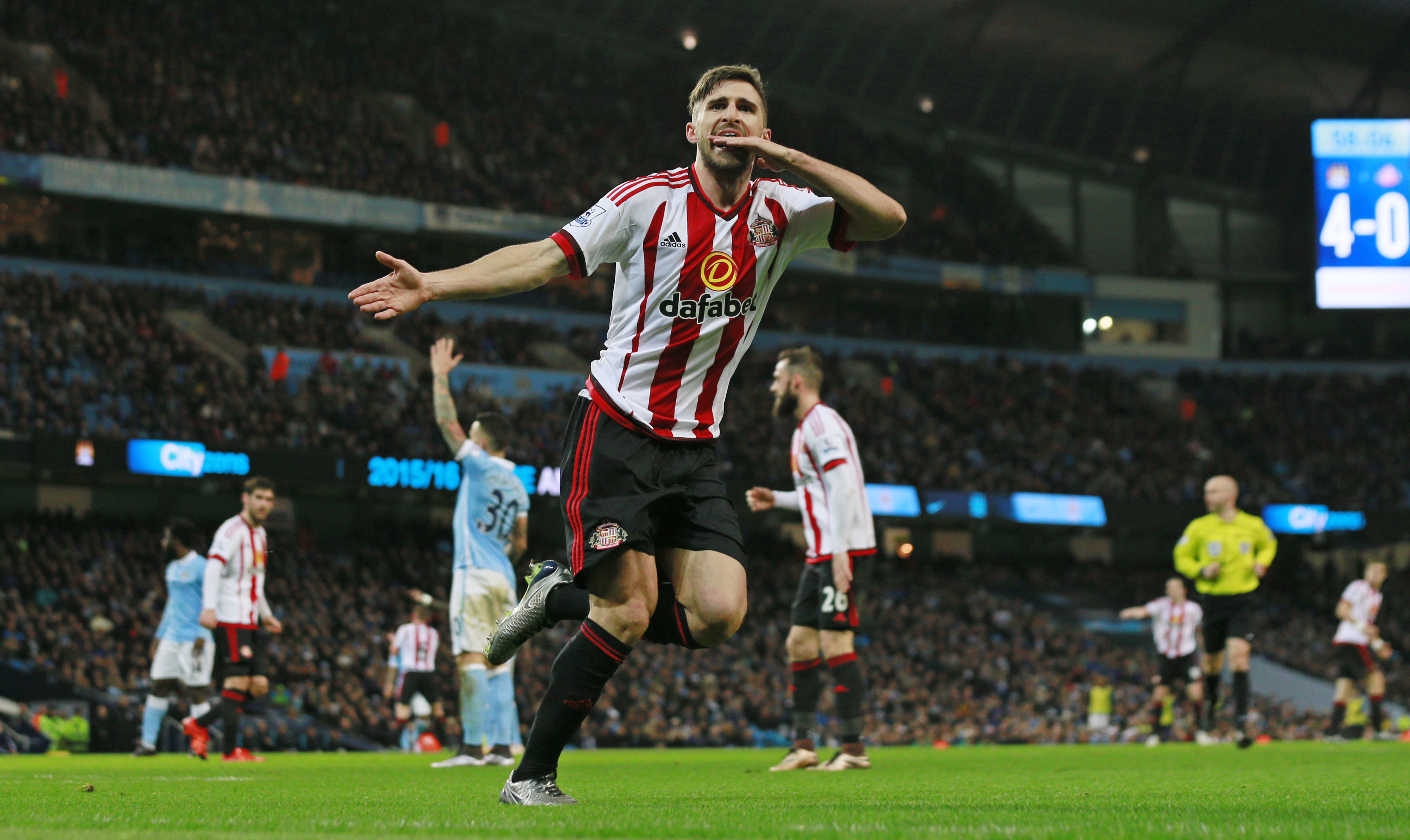 قصة مصورة: ليفربول يسقط ليستر .. ومصير فان غال في مهب الريح .. وبداية خجولة لهيدينك