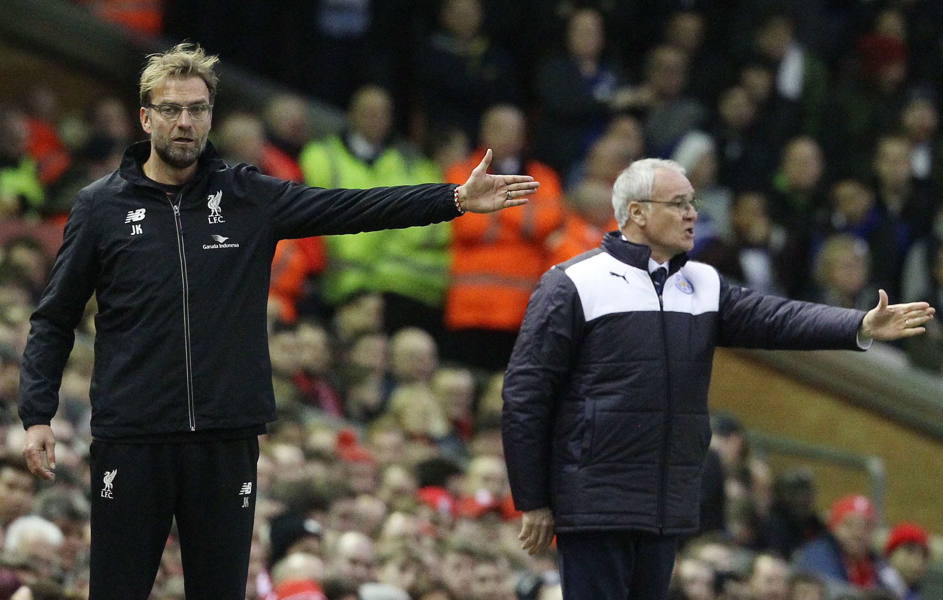 قصة مصورة: ليفربول يسقط ليستر .. ومصير فان غال في مهب الريح .. وبداية خجولة لهيدينك