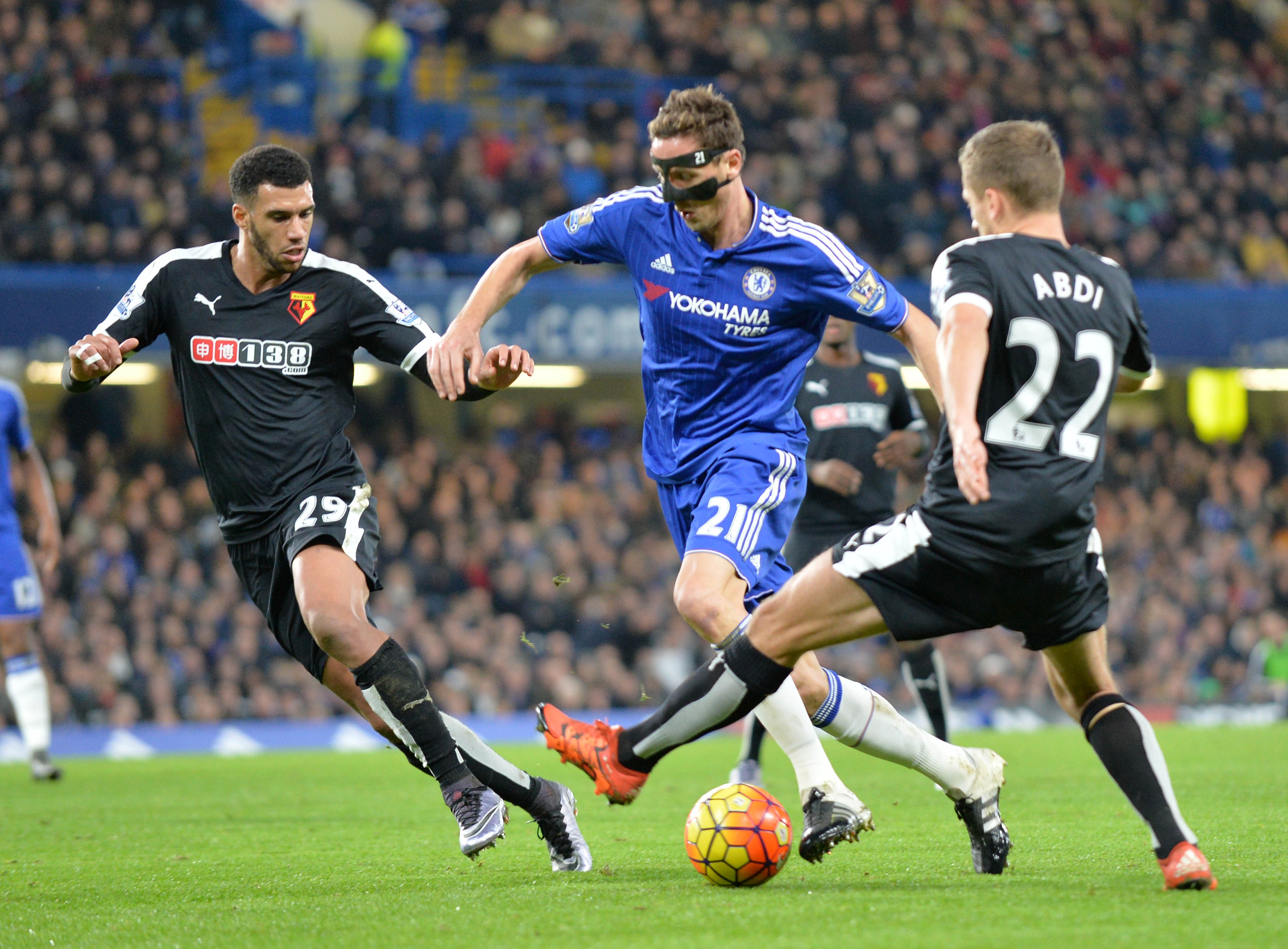 قصة مصورة: ليفربول يسقط ليستر .. ومصير فان غال في مهب الريح .. وبداية خجولة لهيدينك