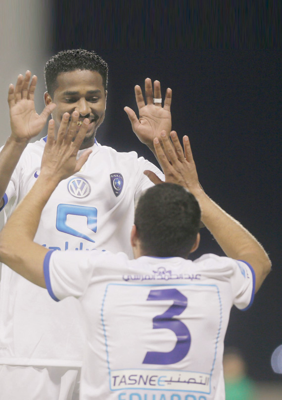 «هلال» فوق النجوم