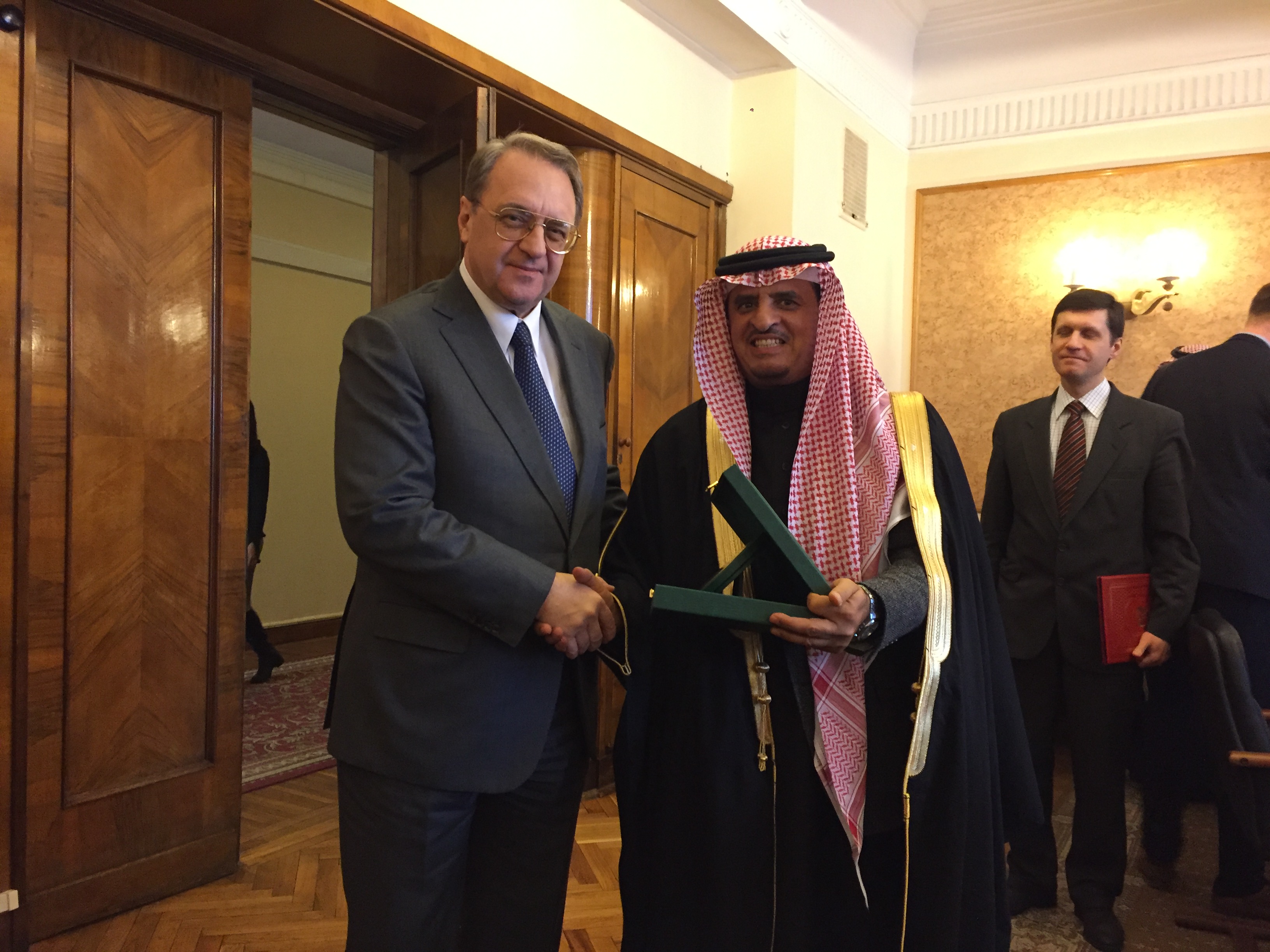 وفد "الشورى" يدعو روسيا إلى استخدام علاقاتها مع طهران لوقف نشر الإرهاب في المنطقة