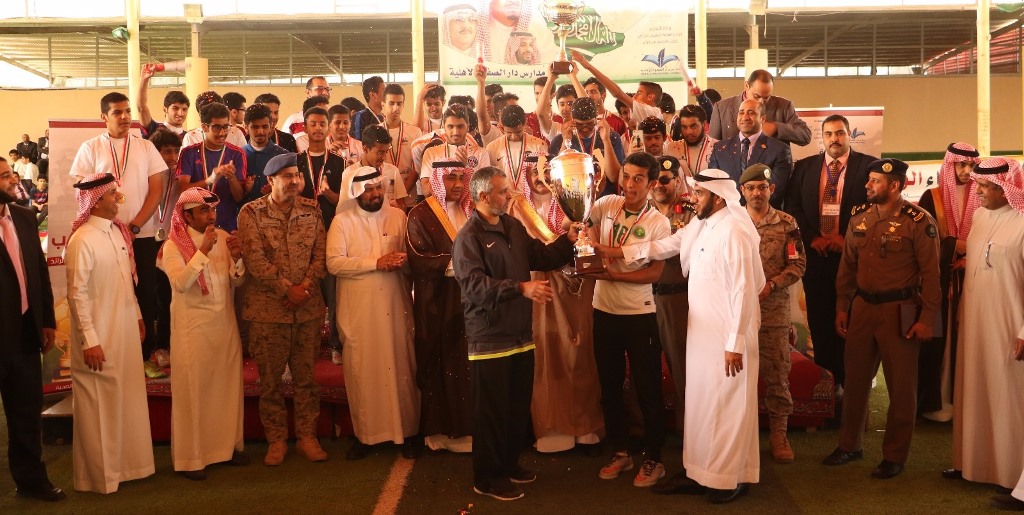 ثانوية السفارات أبطالا لبطولة شهداء الواجب لكرة القدم