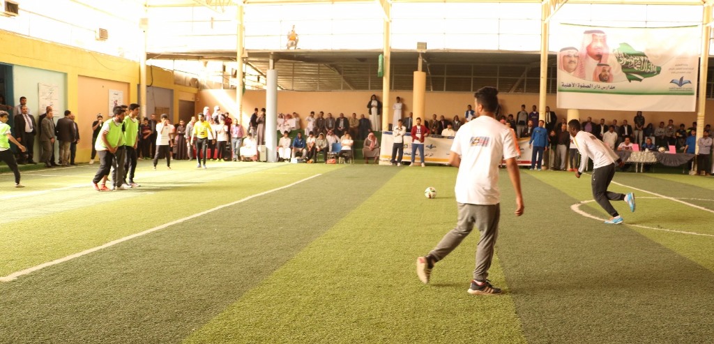 ثانوية السفارات أبطالا لبطولة شهداء الواجب لكرة القدم