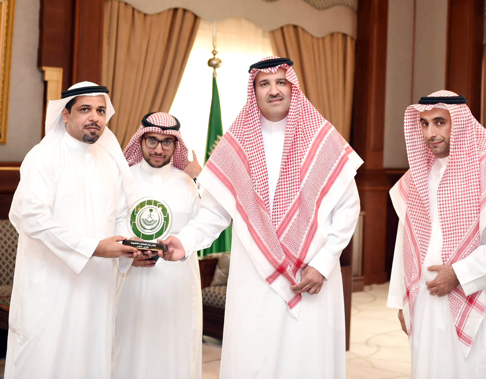 أمير المدينة المنورة يتسلم جائزة «الداخلية» للمبادرات