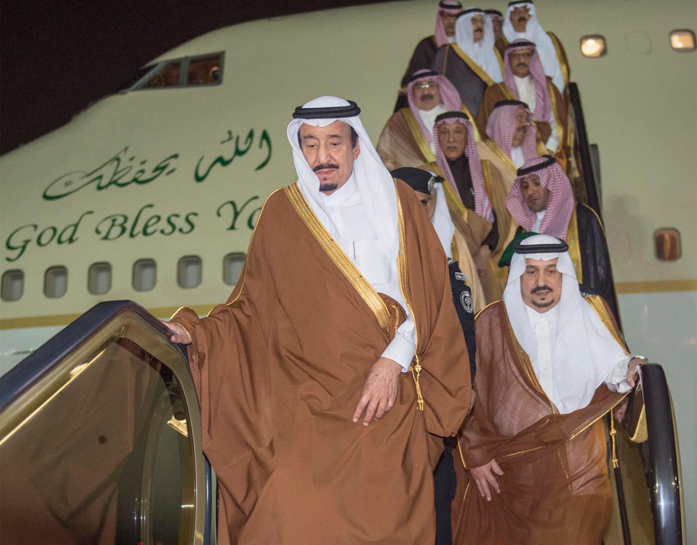 خادم الحرمين الشريفين يصل إلى الرياض
