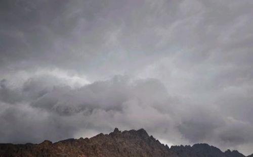 كتلة هوائية باردة تنخفض معها درجات الحرارة على شمال وغرب و وسط المملكة