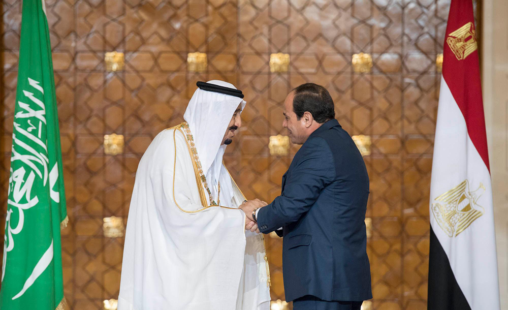 الملك يعلن تشييد جسر بين السعودية ومصر عبر البحر الأحمر .. والسيسي: سنطلق عليه "جسر الملك سلمان"