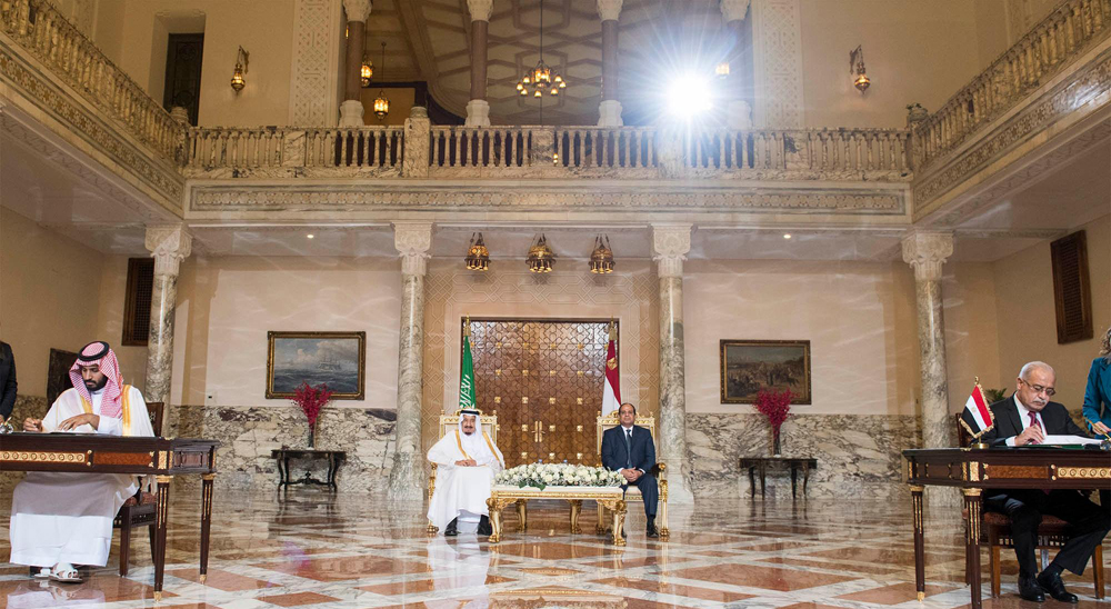 الملك يعلن تشييد جسر بين السعودية ومصر عبر البحر الأحمر .. والسيسي: سنطلق عليه "جسر الملك سلمان"