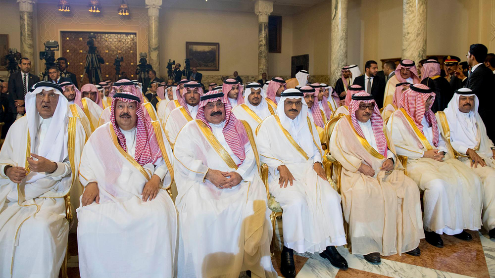 الملك يعلن تشييد جسر بين السعودية ومصر عبر البحر الأحمر .. والسيسي: سنطلق عليه "جسر الملك سلمان"