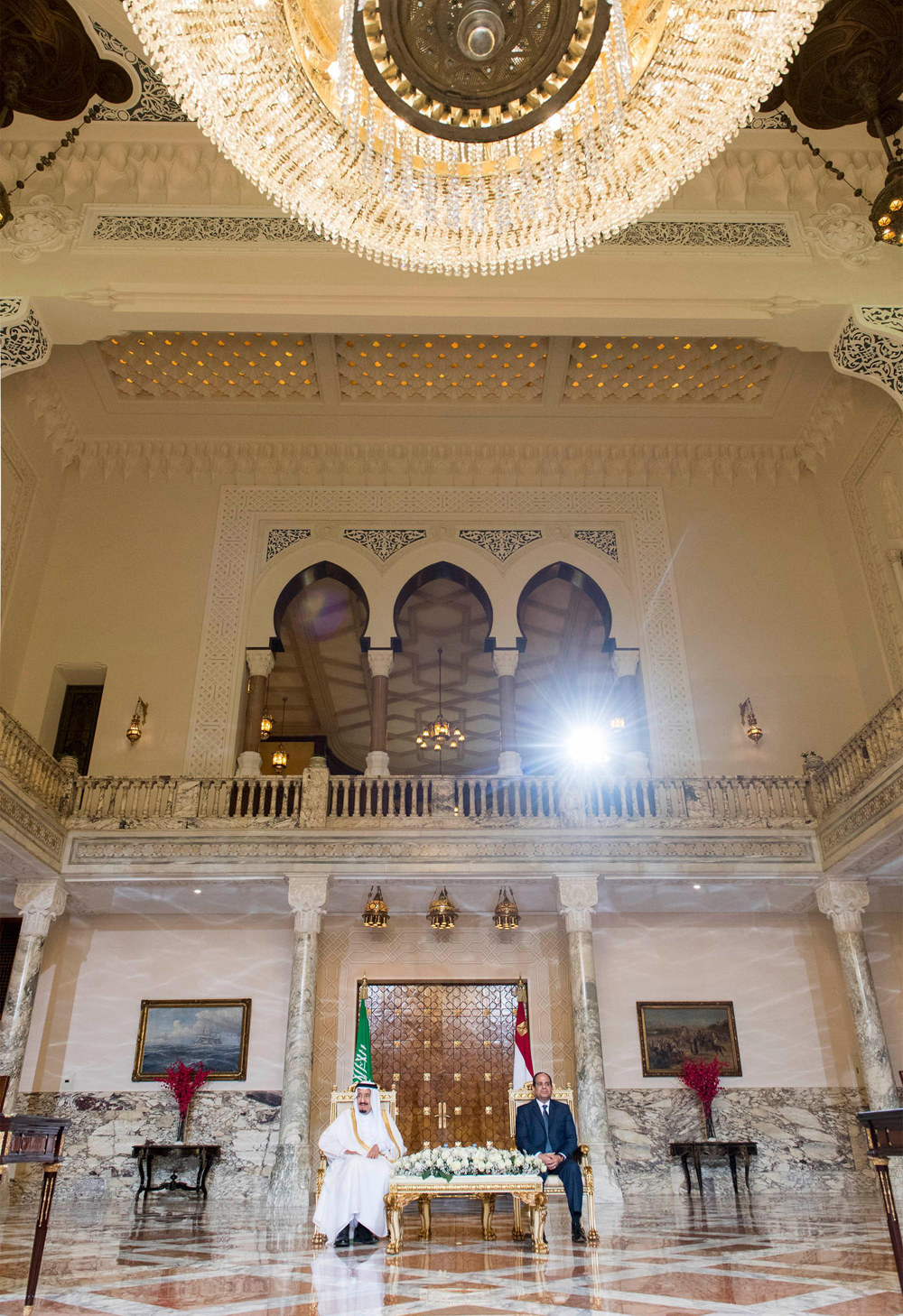 الملك يعلن تشييد جسر بين السعودية ومصر عبر البحر الأحمر .. والسيسي: سنطلق عليه "جسر الملك سلمان"