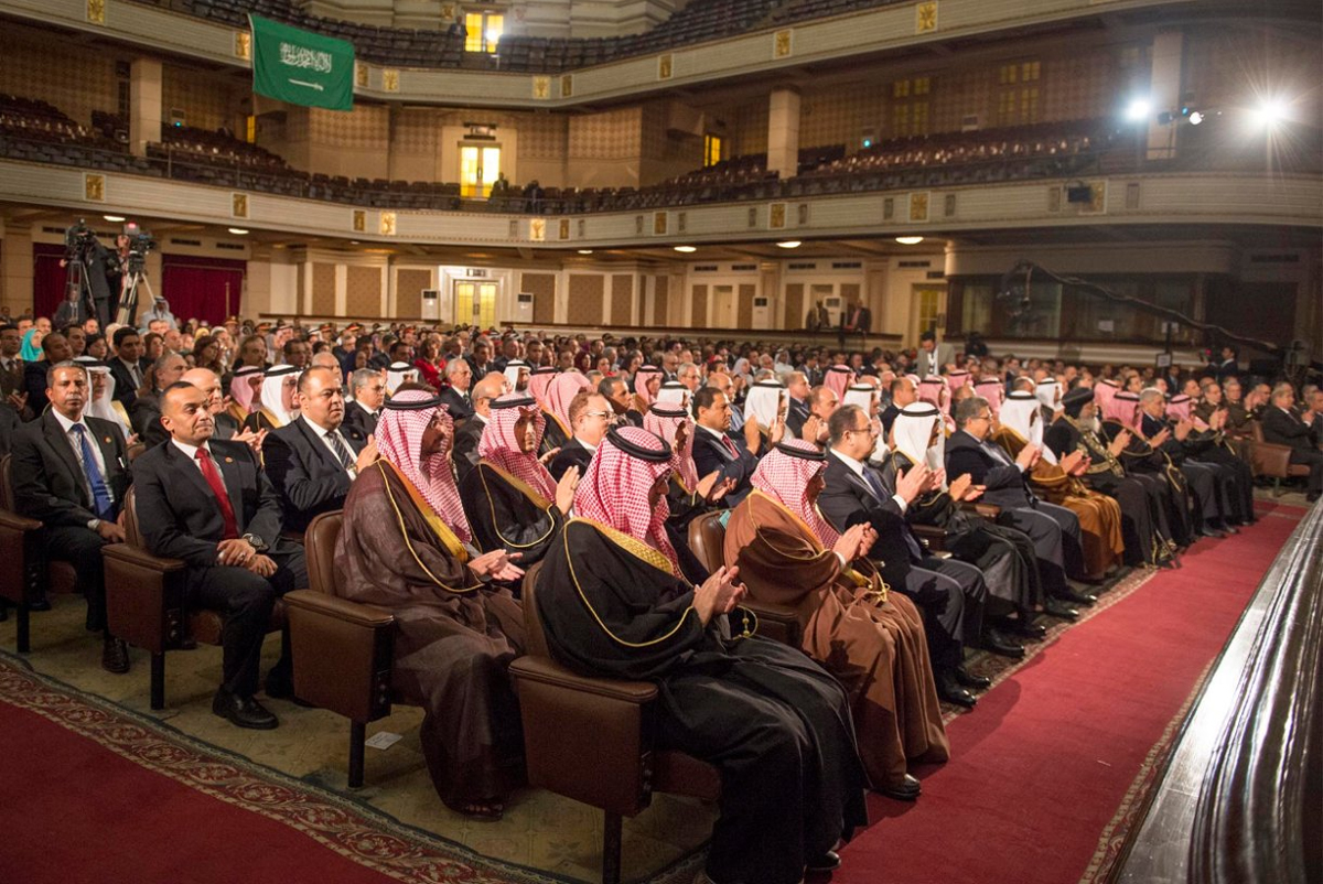 الملك يتسلم الدكتوراة الفخرية من جامعة القاهرة