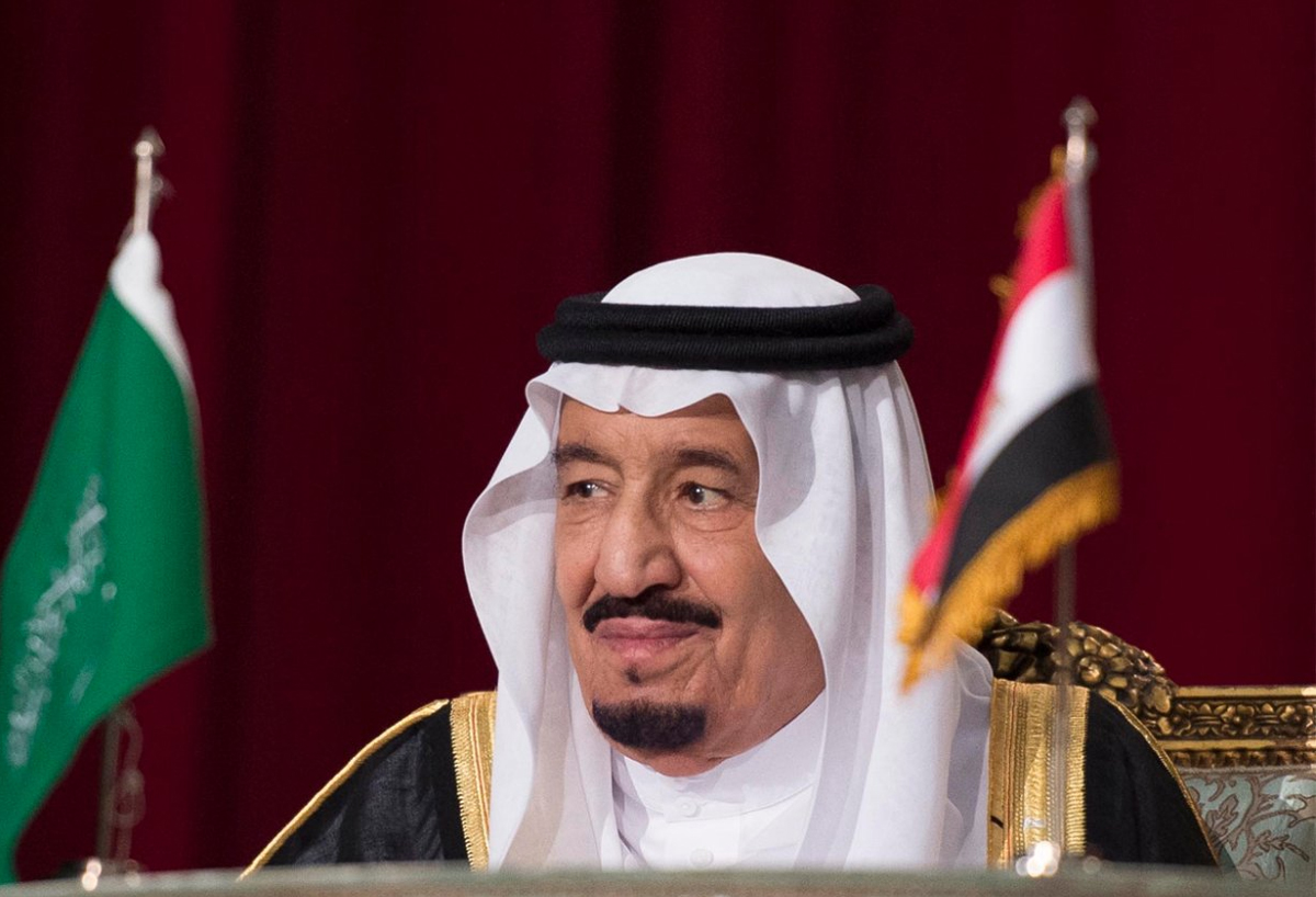 الملك يتسلم الدكتوراة الفخرية من جامعة القاهرة