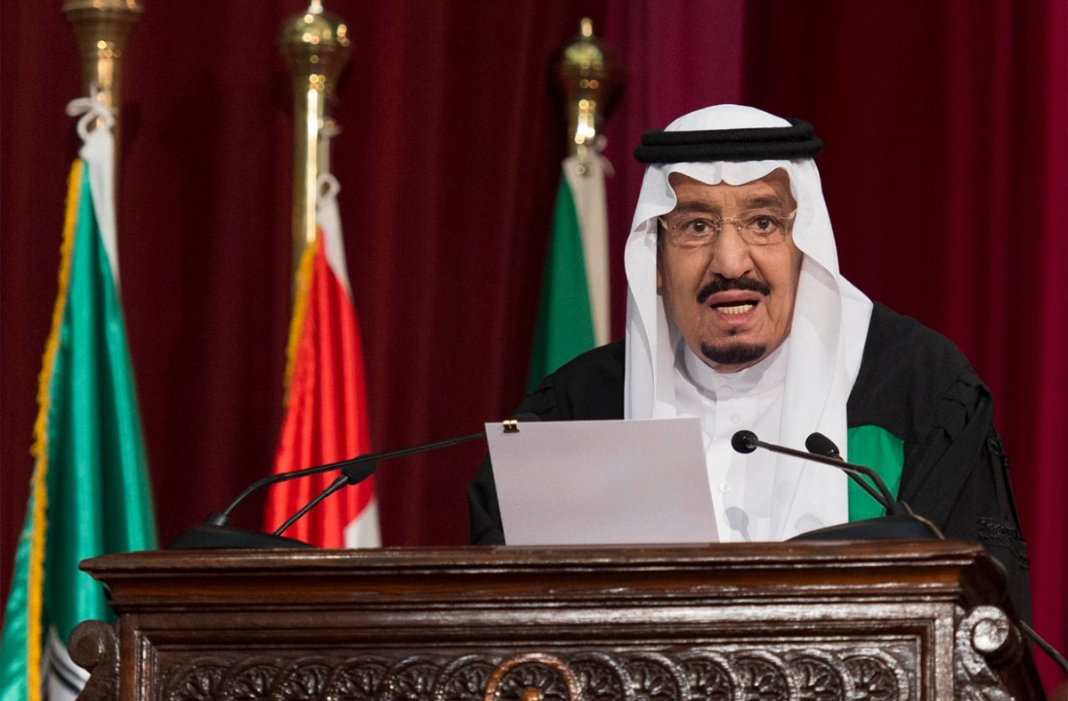 الملك يتسلم الدكتوراة الفخرية من جامعة القاهرة