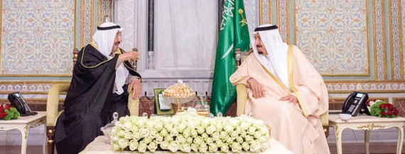 الملك يستعرض مع أمير الكويت وولي عهد البحرين موضوعات قمة التعاون الإسلامي