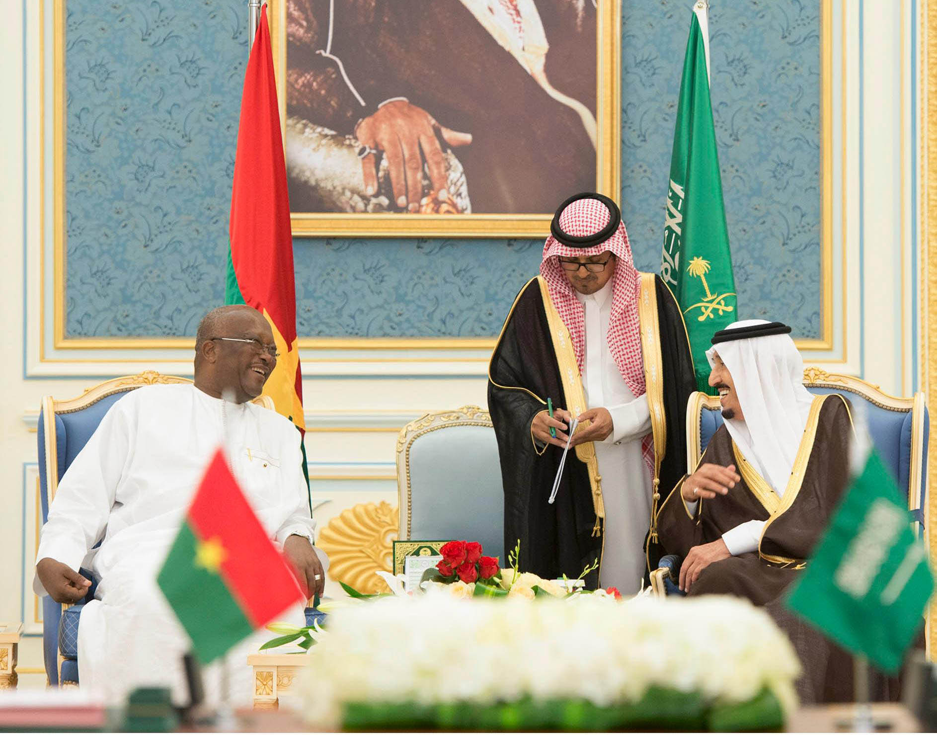 خادم الحرمين ورئيس بوركينا فاسو يشهدان توقيع اتفاقية تعاون في مجال مكافحة الجريمة