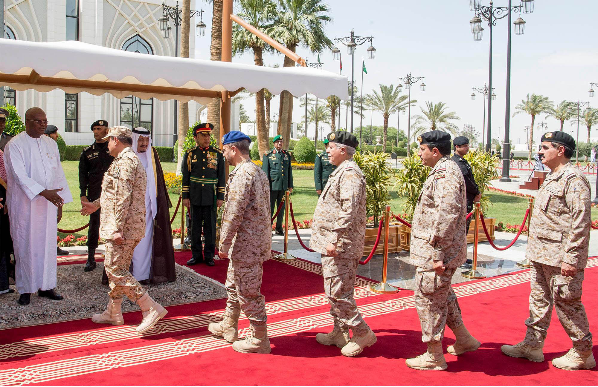 خادم الحرمين ورئيس بوركينا فاسو يشهدان توقيع اتفاقية تعاون في مجال مكافحة الجريمة