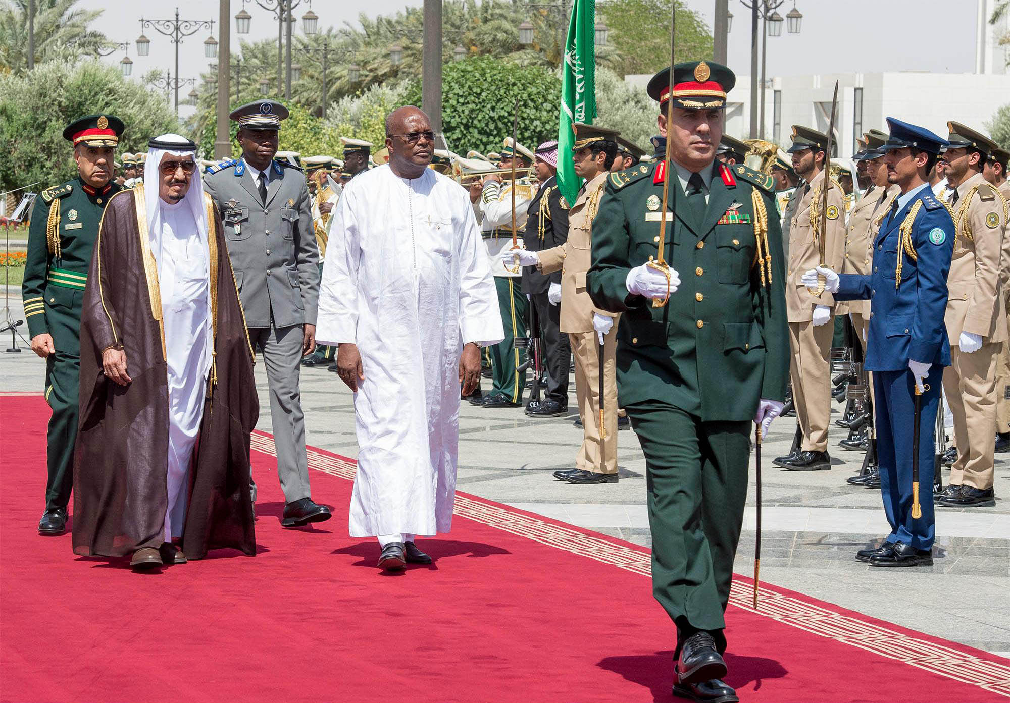 خادم الحرمين ورئيس بوركينا فاسو يشهدان توقيع اتفاقية تعاون في مجال مكافحة الجريمة
