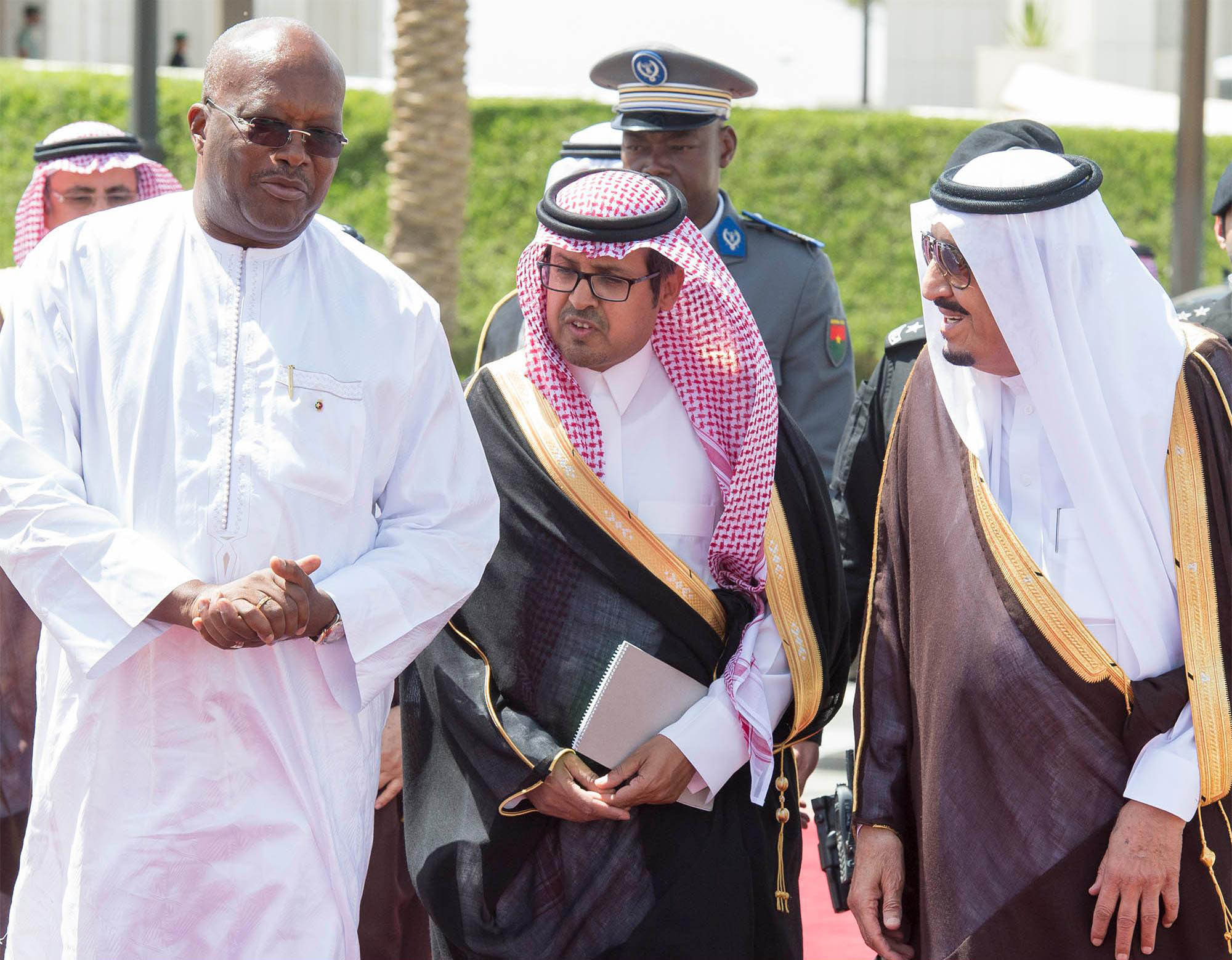 خادم الحرمين ورئيس بوركينا فاسو يشهدان توقيع اتفاقية تعاون في مجال مكافحة الجريمة