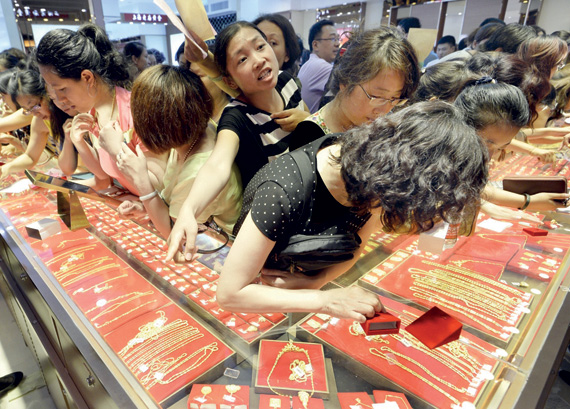 الذهب يتماسك بعد خسائر 3 أيام بفعل صعود الدولار