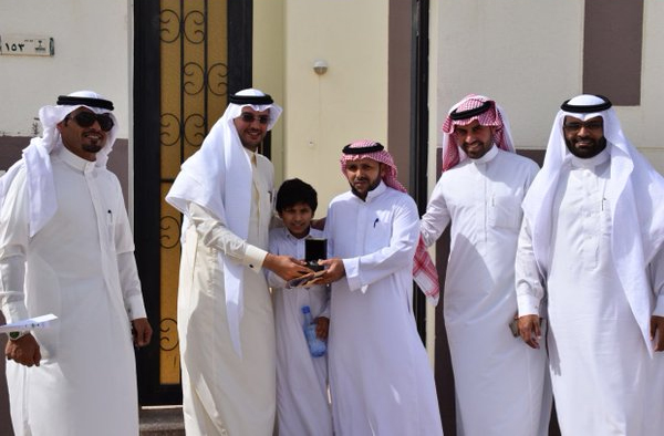 "الإسكان" تسلم أولى مشروعات "100 ألف منتج سكني"