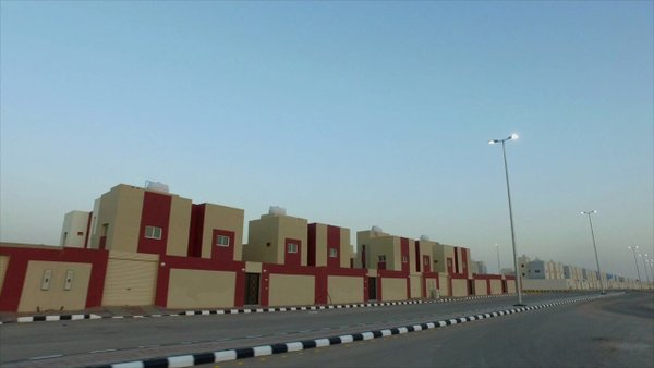 "الإسكان" تسلم أولى مشروعات "100 ألف منتج سكني"