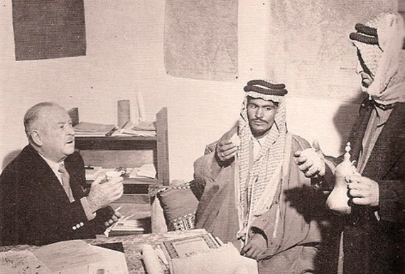 أبو سعود .. سياسي بريطاني أرضعته بدوية فعشق الصحراء