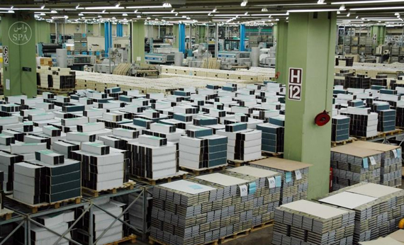 الملك يقدم 50 ألف نسخة من المصحف هدية للسودان